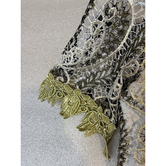 New-Voom by Joy Han Size Medium Vintage Short Sleeve Top Embroidered Designs NWT - Picture 4 of 7